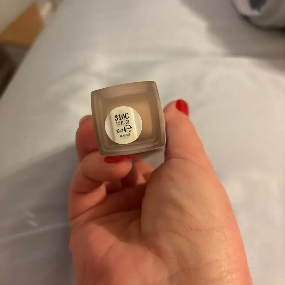 Elizabeth Arden Flawless Finish Skincaring Foundation 310C